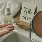 Creme solaire acné : crème SPF 50+ anti-boutons post-soleil