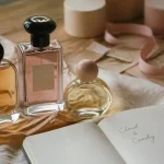 Parfum Ariana Grande : Cloud, Sweet Like Candy ou R.E.M. sur table
