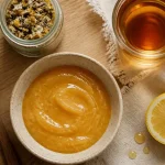 Éclaircir ses cheveux naturellement : masque miel et camomille