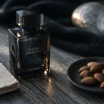 kryptonite parfum unisexe au verre fumé sur table en bois